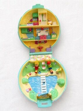 Vintage Polly Pocket Compact Playset w/ Dolls – 90s Mini Dollhouse